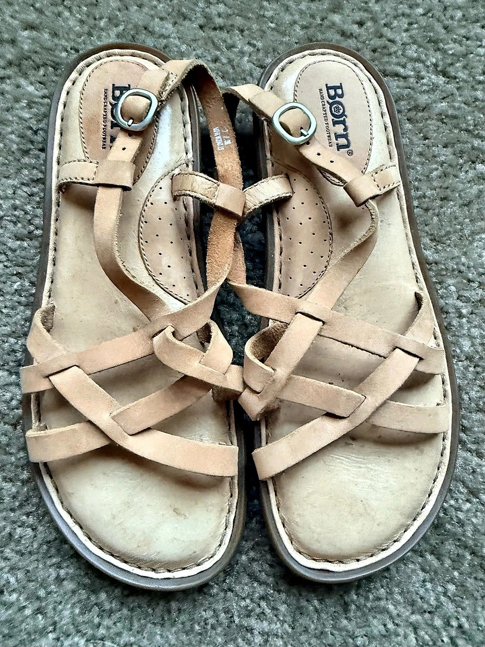 Born Women's strappy leather tan Sandals Brown US 7